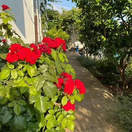 Ferienwohnung Jarmila Omiš Exterior foto